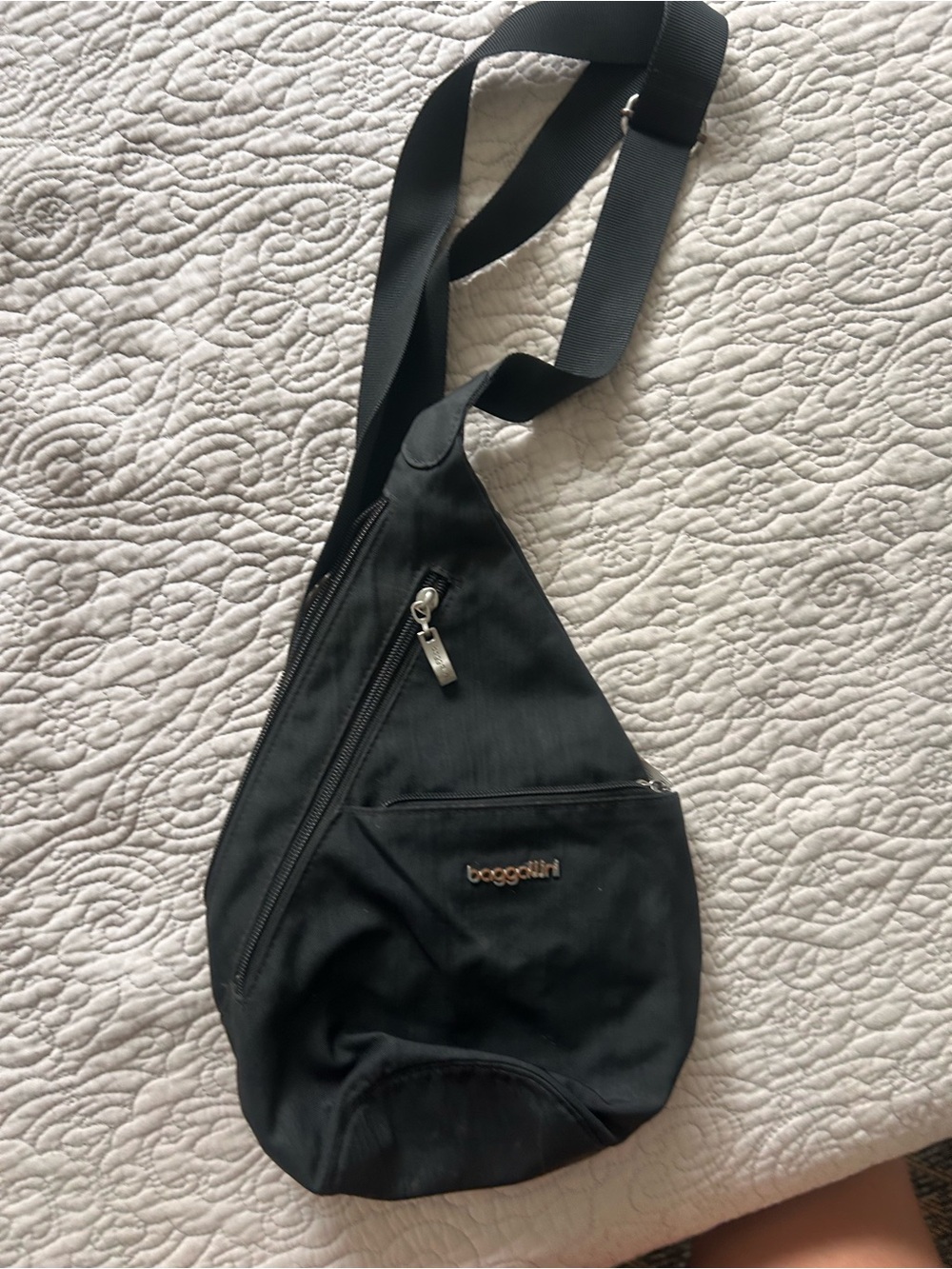Baggallini Black Triangle Sling Crossbody Bag Adjustable Strap Travel Purse